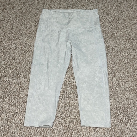 High Waist Capri Leggings White Camouflage - Picture 2 of 3